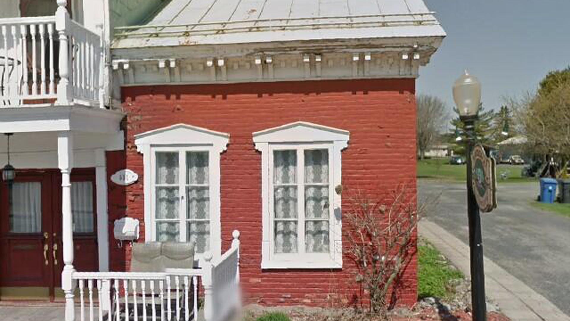 Wallpaper Maison Barthelemy Caron Retirement Home In Yamachiche For iPhone