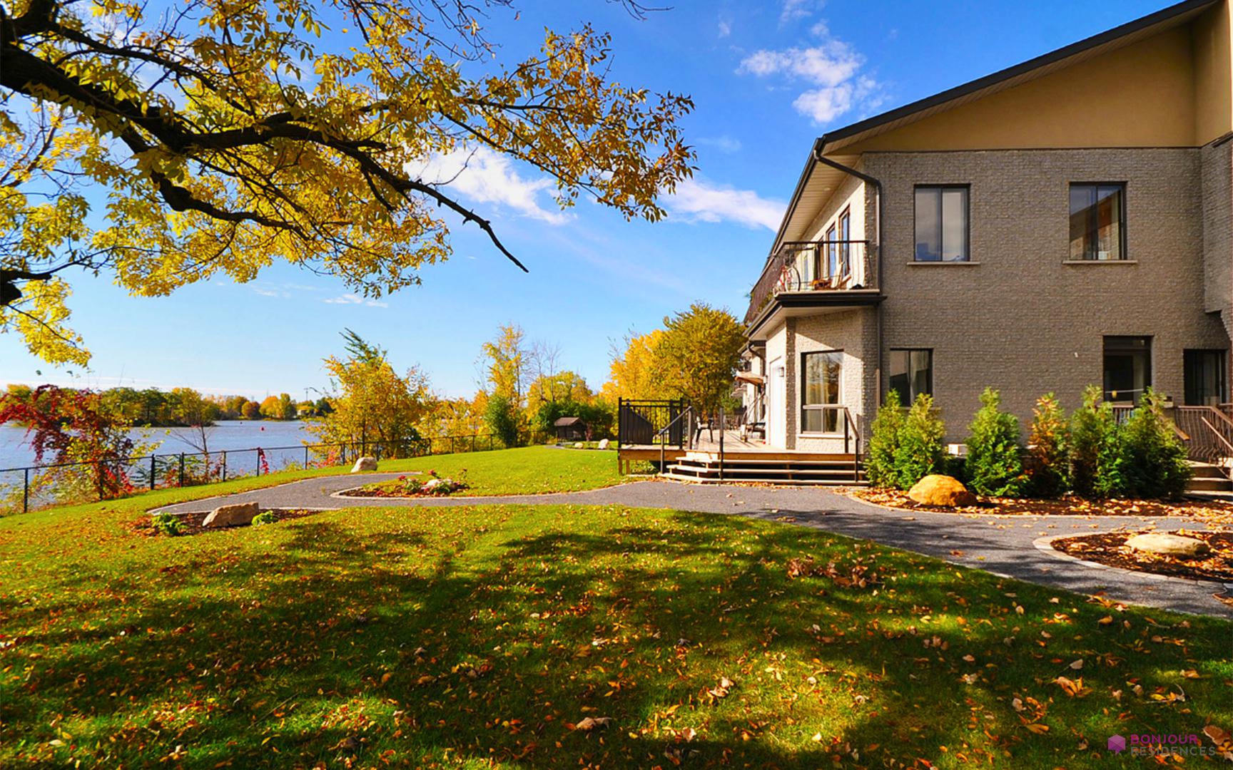 Manoir des Îles Retirement home in VaudreuilDorion
