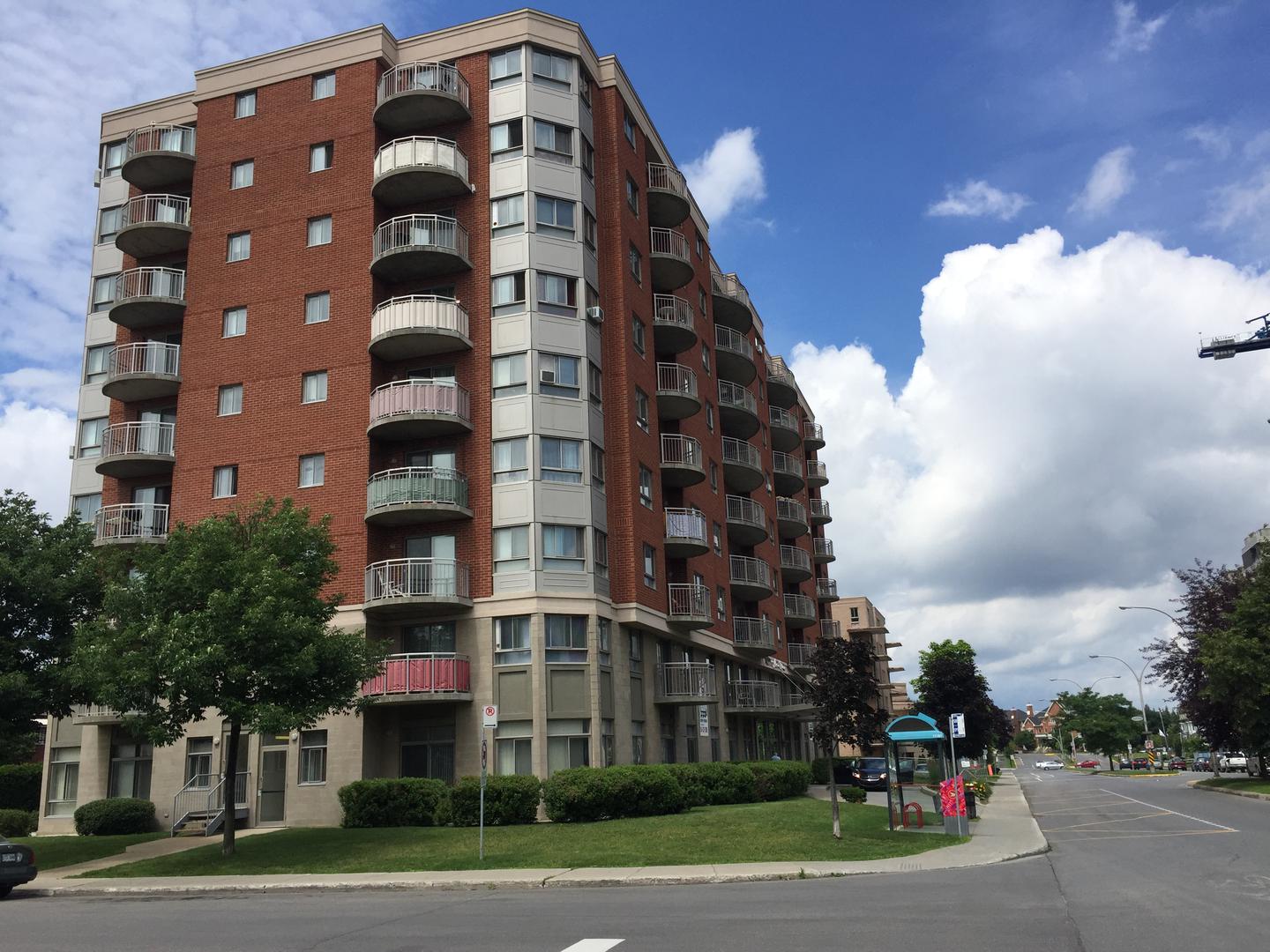 Résidence AlexisNihon à SaintLaurent, Montréal